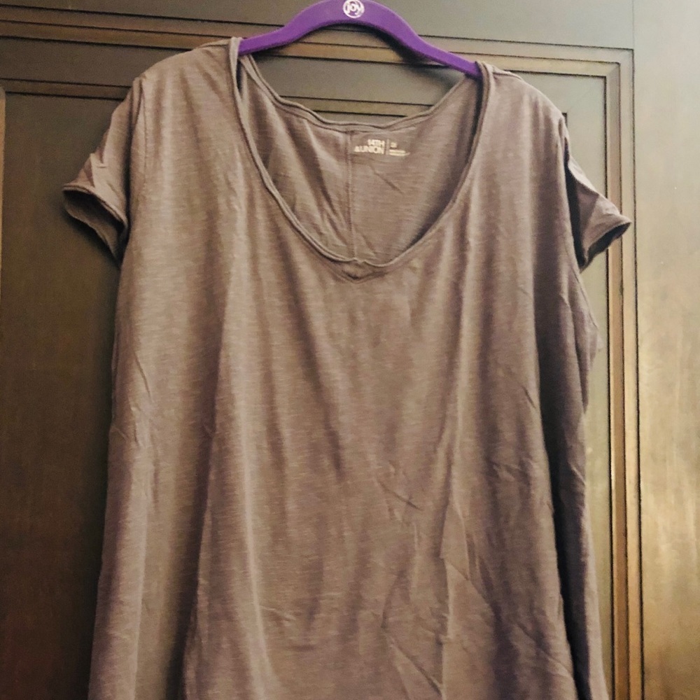 Grey t shirt